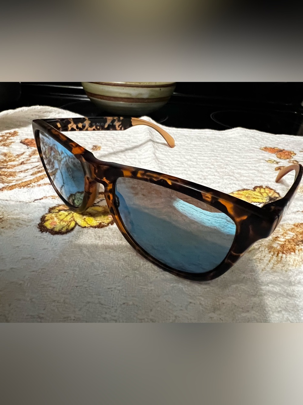 Men's or women’s Tortoiseshell Sunglasses with Blue Mirrored Lenses